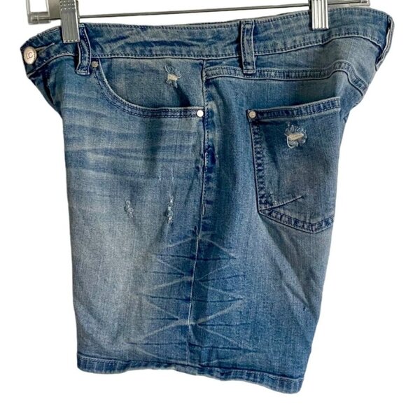 LC Lauren Conrad Distressed Denim Jean Shorts Size 4 - Picture 6 of 9